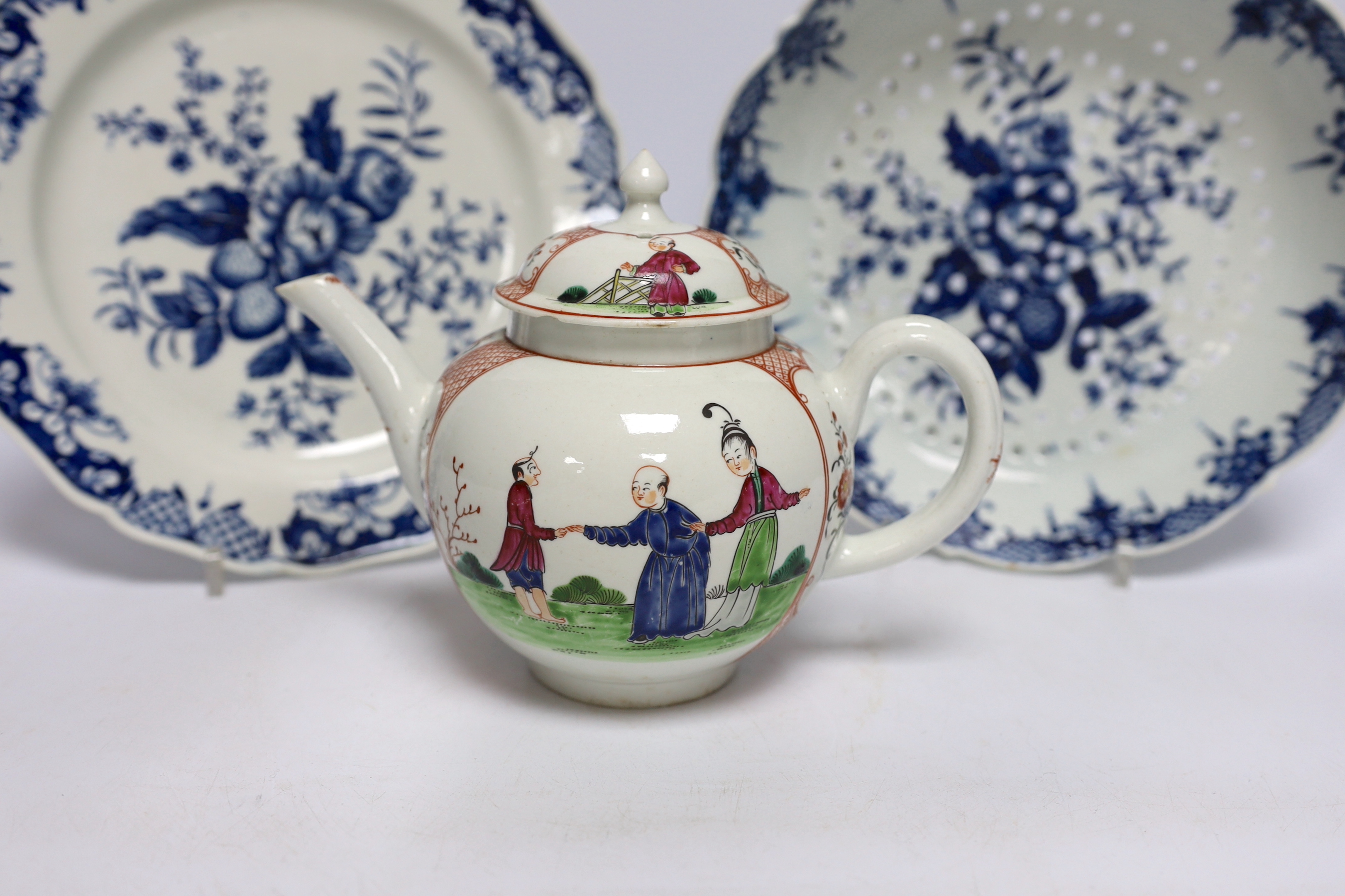 An 18th century Worcester Chinese style teapot, and a similar pine cone pattern strainer and plate (3)